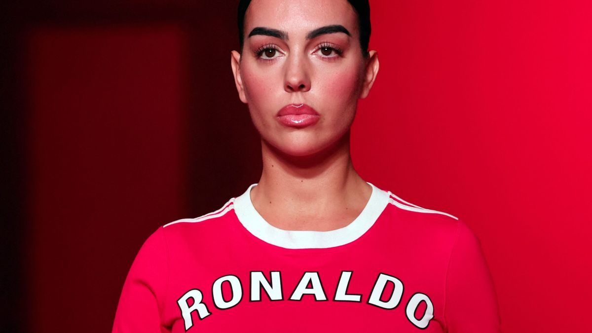 Georgina Rodriguez presents a creation by designer Guram Gvasalia as part of his Fall-Winter 2024/2025 Women's ready-to-wear collection show for Vetements label during Paris Fashion Week in Paris, France, March 1, 2024.,Image: 852646599, License: Rights-managed, Restrictions: , Model Release: no, Credit line: Gonzalo Fuentes / Reuters / Forum