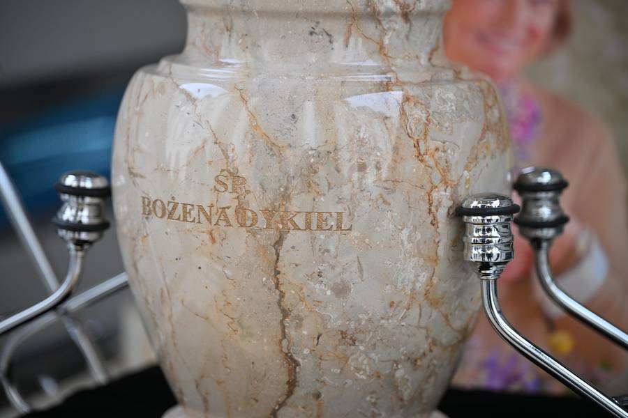 Urna Bożeny Dykiel, fot. KAPiF