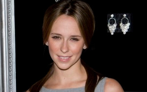 Jennifer Love Hewitt ciut większa (FOTO)
