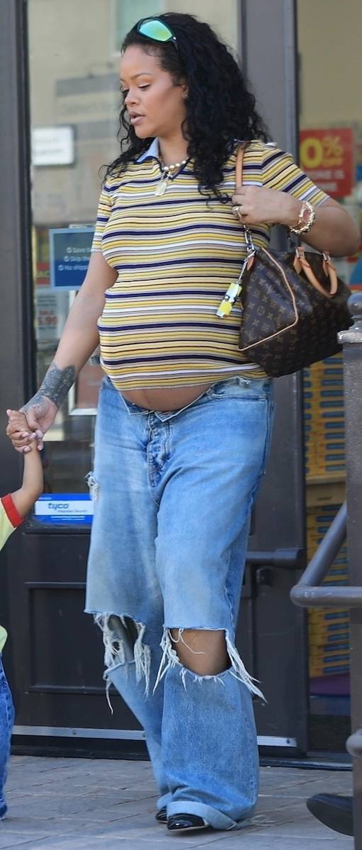 Rihanna na zakupach szkolnych z A$AP Rockym i synami. Trzecie dziecko w drodze! (PAPARAZZI)