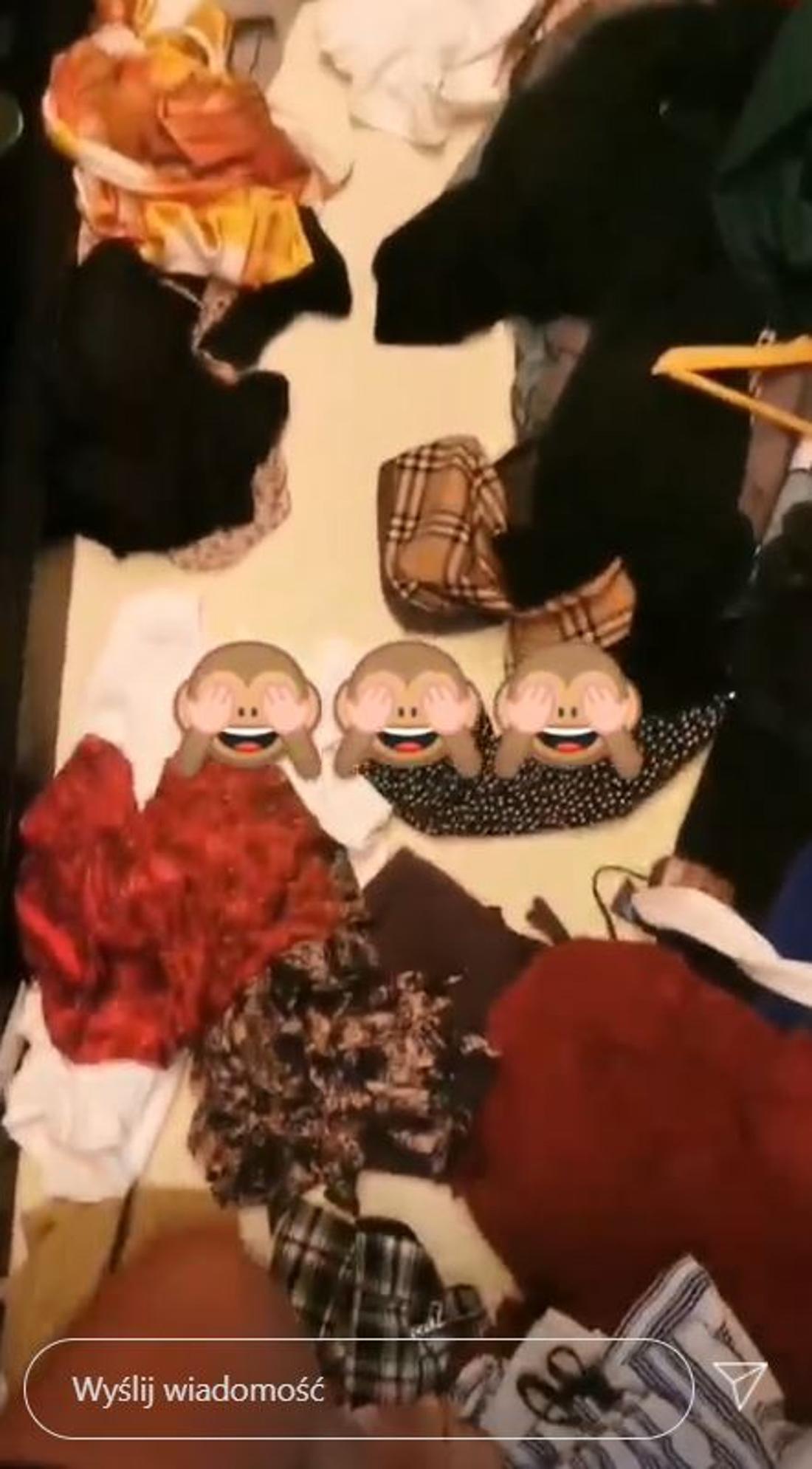 Anna Lewandowska porządkuje szafę po ciąży. Anna Lewandowska pokazała, jak wyglądają u niej w domu porządki w szafie.