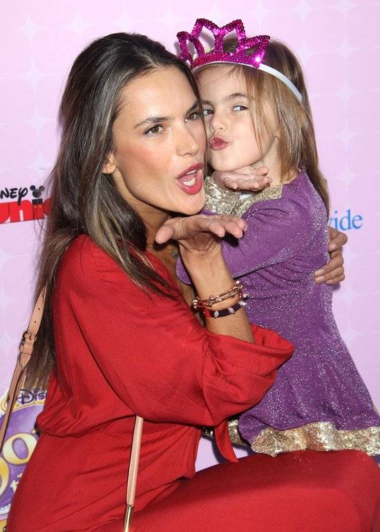 Alessandra Ambrosio z córką na premierze bajki Disneya