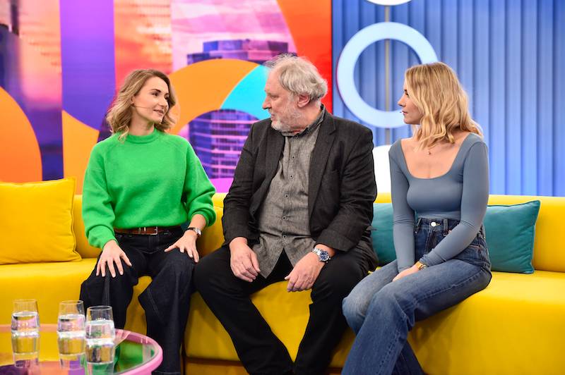 Halo tu Polsat. Edyta Górniak ubrana, jak żabka, Andrzej Grabowski ze swoimi pięknymi córkami…