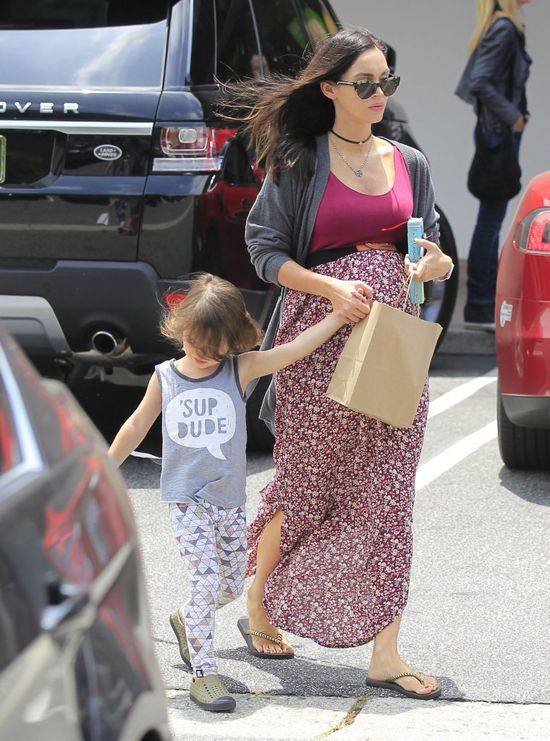 Wszystko, co musisz wiedzieć o trzecim dziecku Megan Fox