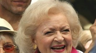 Betty White parodiuje Miley Cyrus (VIDEO)
