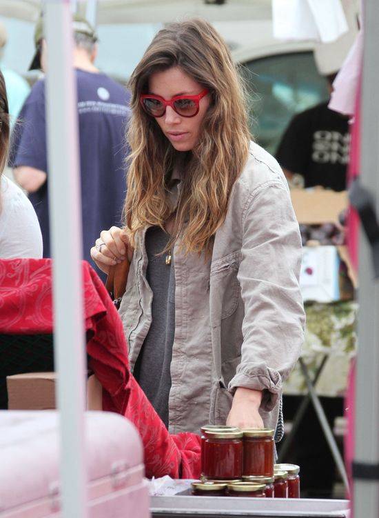 Jessica Biel robi zakupy na targu