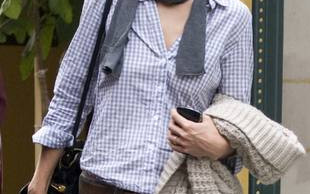 Katie Holmes nosi koraliki we włosach