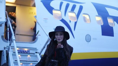 Ada Sztajerowska na lotnisku