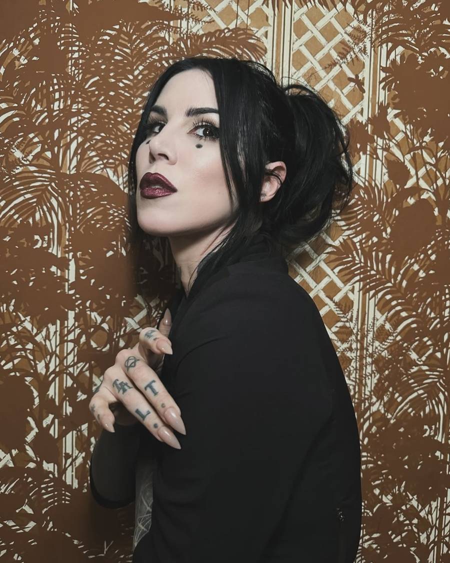 Przypominamy największe dramy Kat Von D! Od mrocznej tatuatorki z własną linią kosmetyków po chrzest w wieku 41 lat