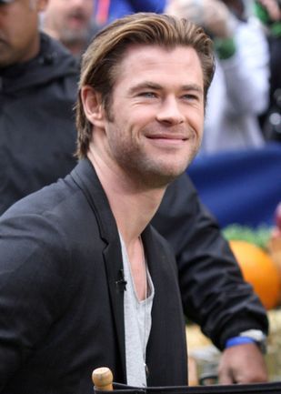 chris-hemsworth-R1