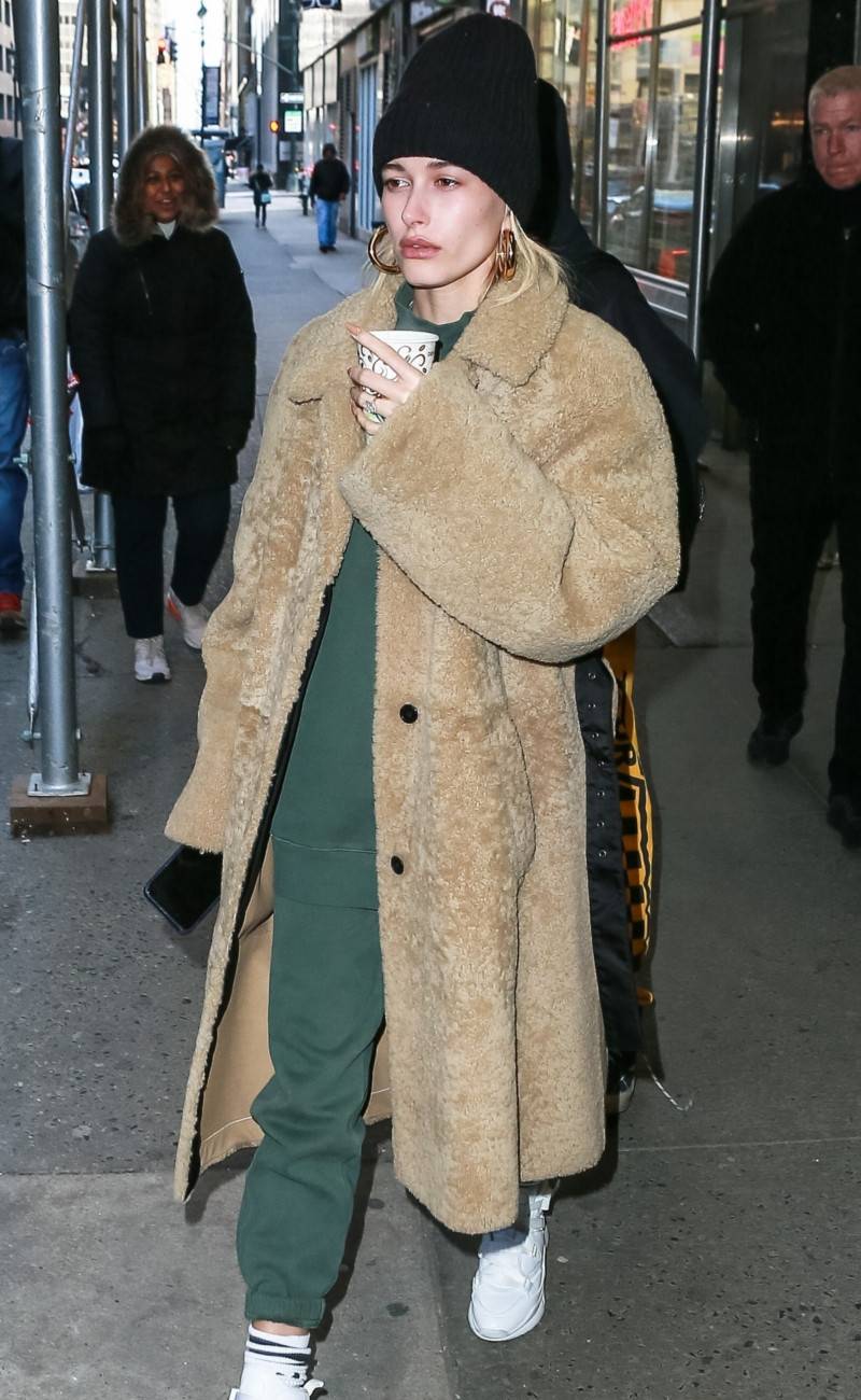 Dziwne stylizacje Hailey Bieber i Justina Biebera