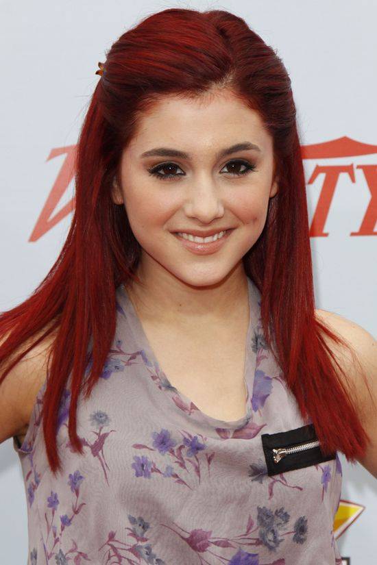 Jak zmieniała się twarz Ariany Grande?