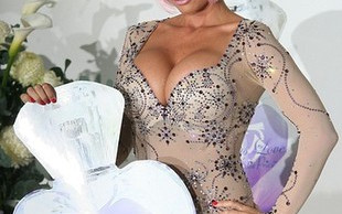 Kto promuje swój najnowszy zapach? (FOTO)