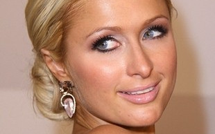 Czy Paris Hilton uczy się elegancji? (FOTO)
