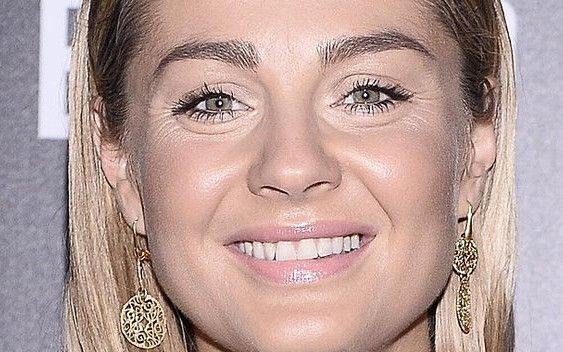 Czy mniej makijażu w przypadku Małgorzaty Sochy znaczy lepiej?