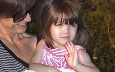 Czy Suri Cruise dzieje się krzywda?