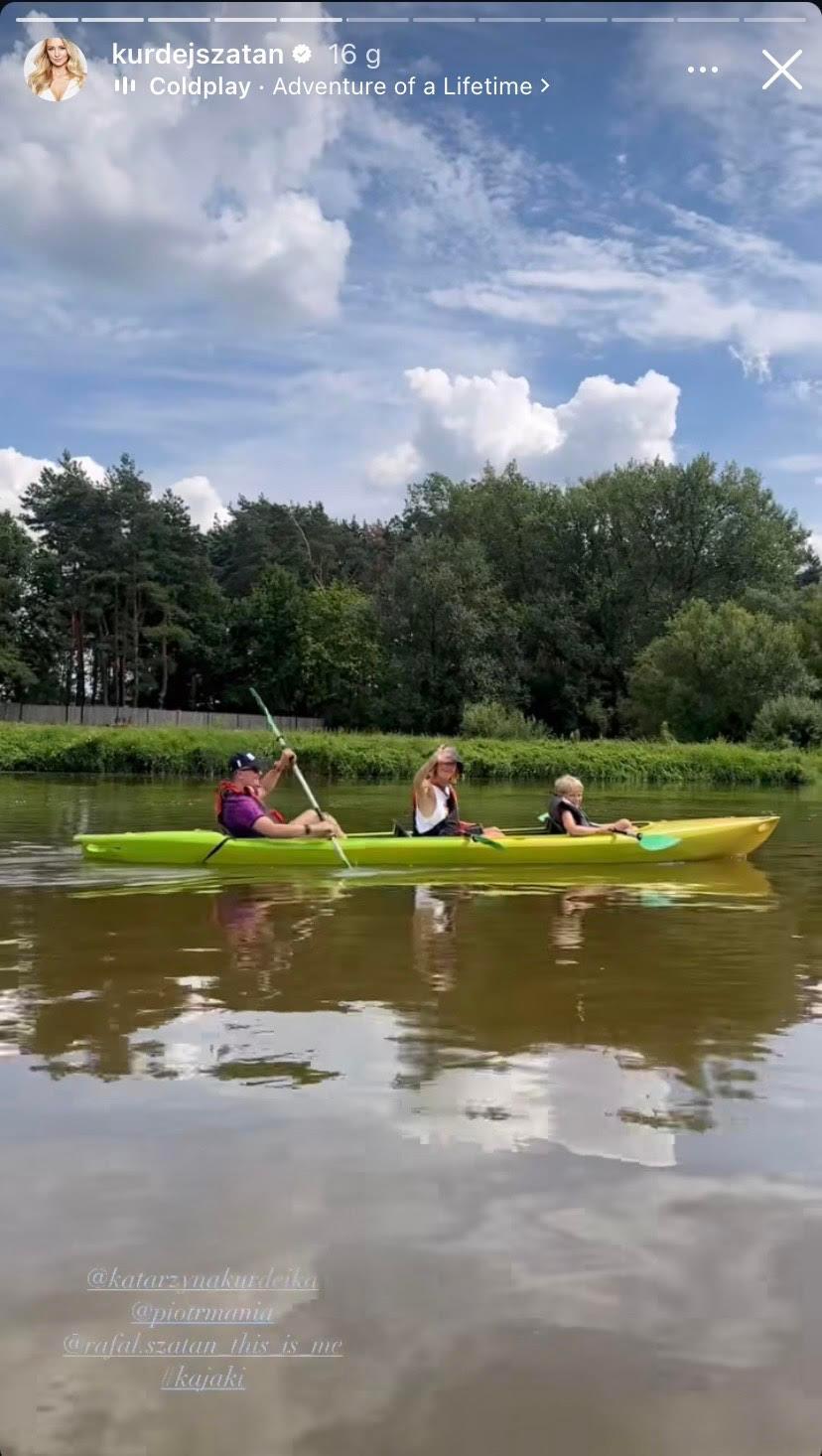 Barbara Kurdej-Szatan na kajakach z rodziną