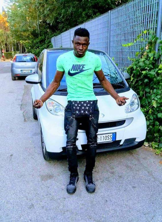 Dziecko zwisające z balkonu! Na pomoc przyszedł SPIDERMEN!