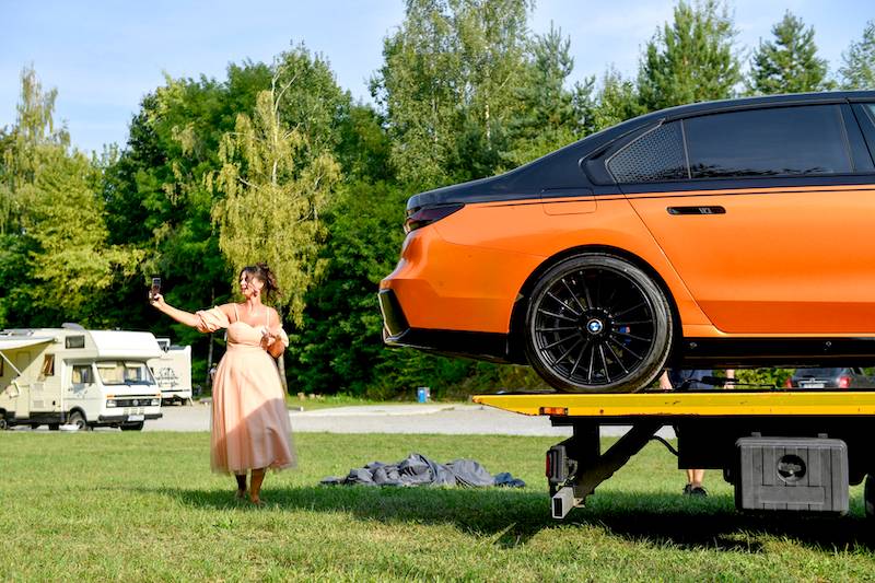 Rutkowscy celebrują 5. rocznicę ślubu. Romantyczny detektyw zafundował żonie nowiutkie BMW