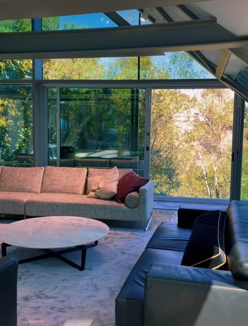 Willa Justina Biebera w Beverly Hills wystawiona na sprzedaż! Wnętrza robią wrażenie… (FOTO)