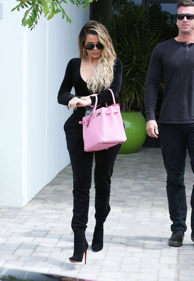 Bez retuszu, filtrów i odpowiedniego kąta – jak NAPRAWDĘ wygląda Khloe Kardashian