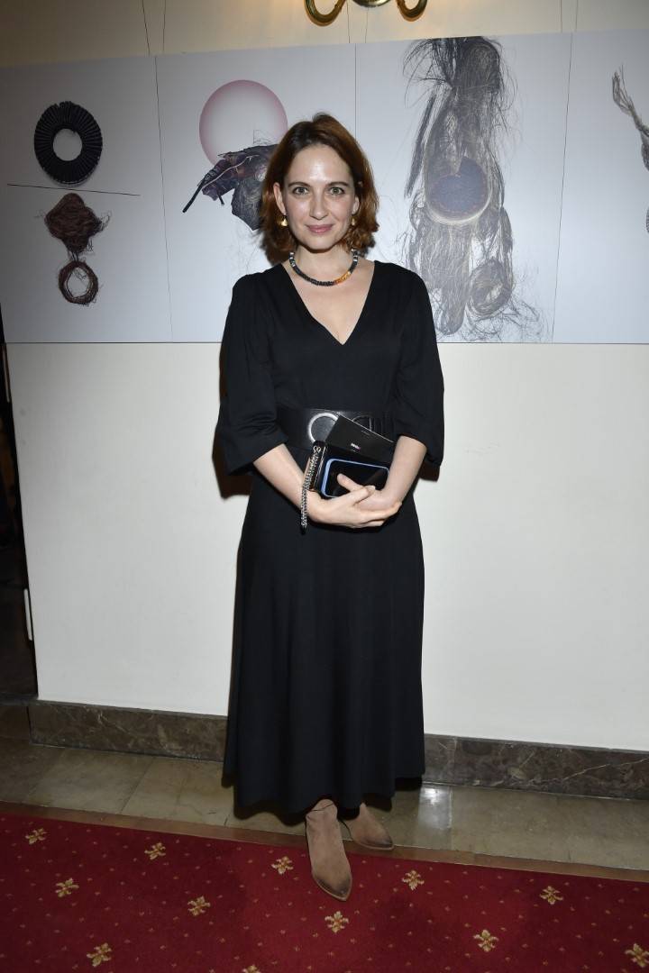 Gradientowa Małgorzata Foremniak i Anna Cieślak w czerni na premierze spektaklu (ZDJĘCIA)