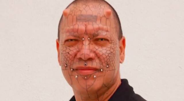 TA transseksualna kobieta stała się SMOKIEM!