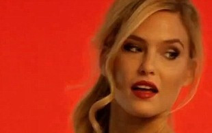 Bar Refaeli pokazuje niesamowitą figurę w nowym video (FOTO)