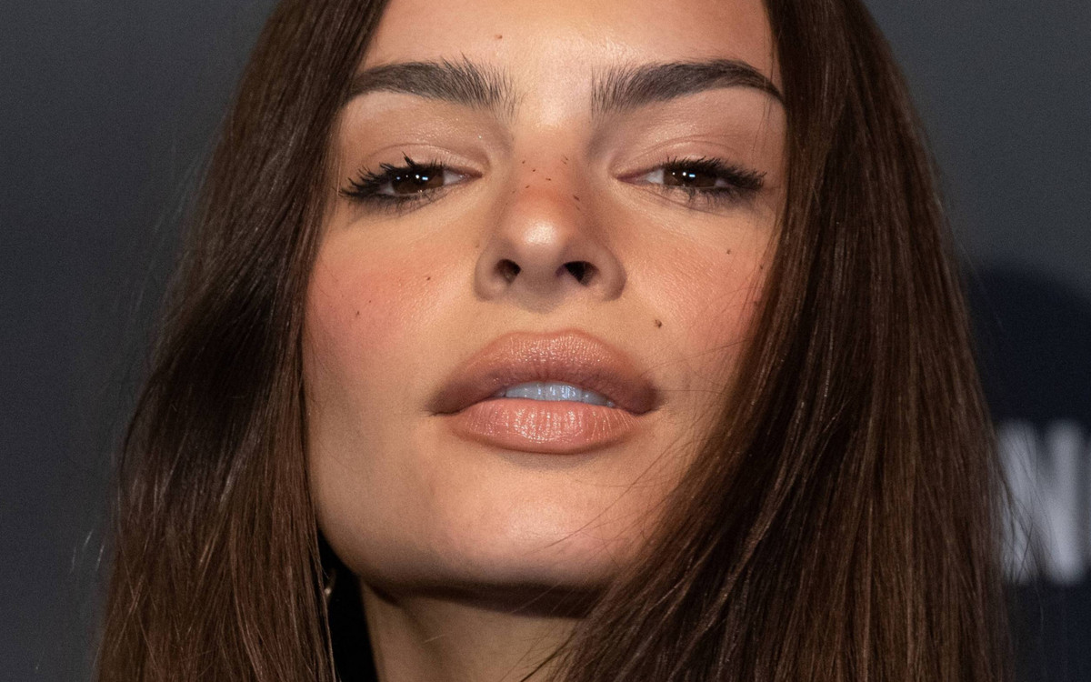 Emily Ratajkowski przefarbowała włosy na BLOND