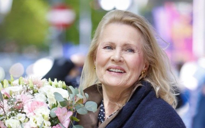 Grażyna Szapołowska olśniewa pod studiem “DDTVN”. Jej torebka to hit tej wiosny!