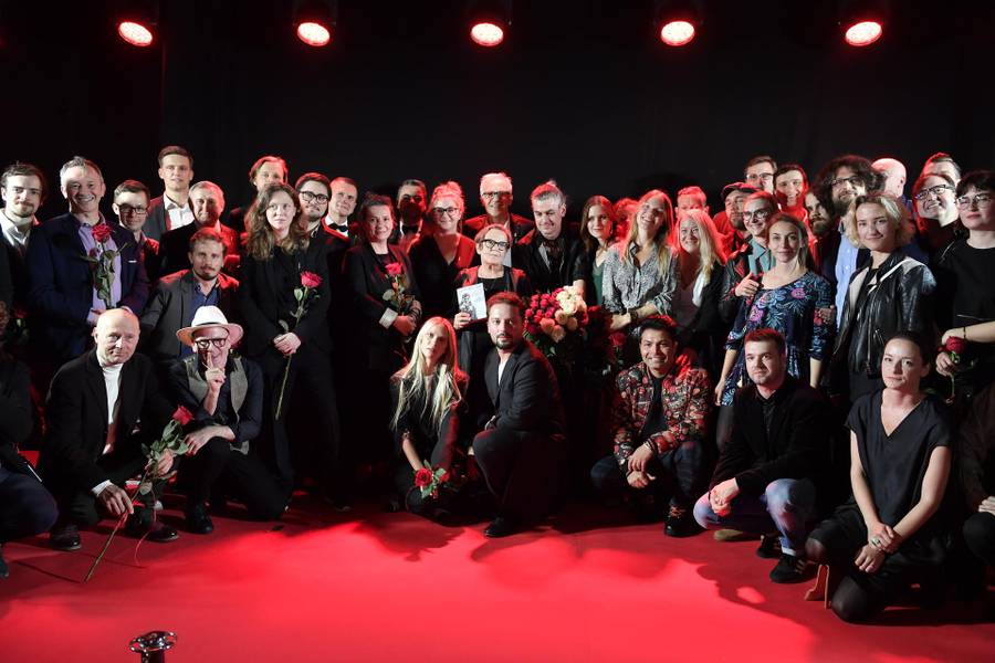 Premiera filmu Agnieszki Holland. Anja Rubik, Maciej Stuhr z partnerką i POLITYCY