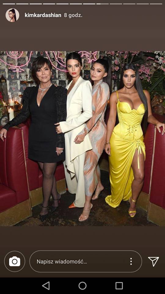 Kim jak kanarek,obcisła kiecka Kylie po ciąży i Kendall bez stanika! Rodzinne spotkanie Kardashianek