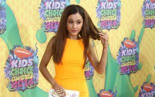 Ariana Grande przyłapana na gorących pocałunkach z…