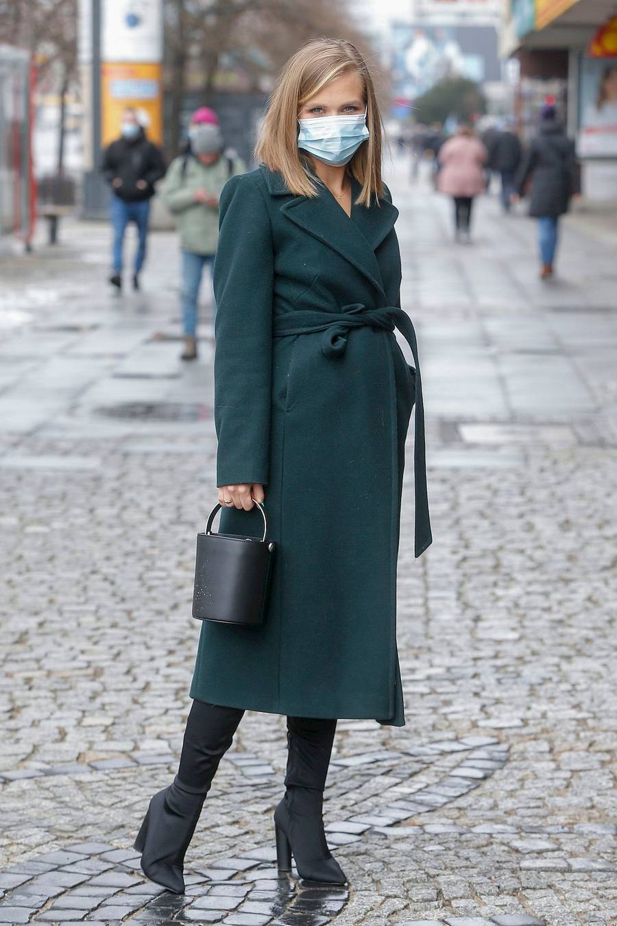 Agnieszka Kaczorowska w modnym płaszczu