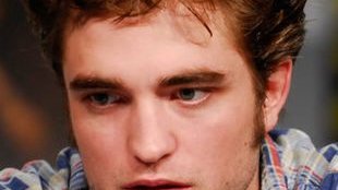 Fanka chora na świńską grypę pocałowała Pattinsona