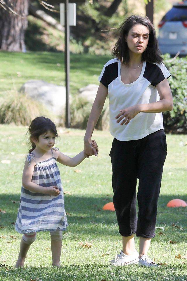 Mila i Ashton spodziewają się BLIŹNIAKÓW? Nie uwierzycie, kto zostanie chrzestnymi