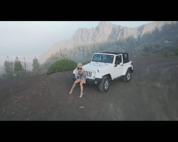 Doda w teledysku Nie pytaj mnie