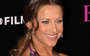 Ta Polka w Hollywood nie wstydzi się niezbyt dużych piersi