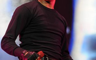 Chris Brown przeprasza Rihannę i fanów