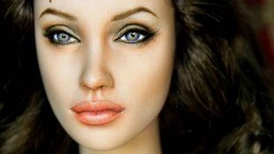 Angelina Jolie na sprzedaż