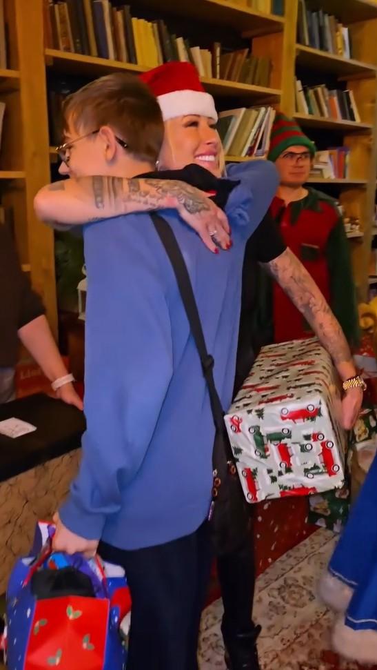 Paczki Peretki od lat pomagają dzieciom i seniorom, fot. Instagram