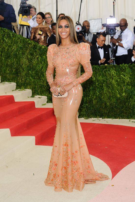 Kim Kardashian próbuje przyćmić Beyonce TRZECIĄ CIĄŻĄ