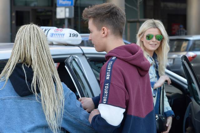 Mandaryna chwali się dziećmi przed studiem DDTVN! Ale WYROSŁY!