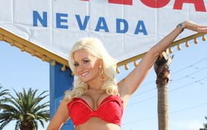 Do kogo należy ten biust? (FOTO)