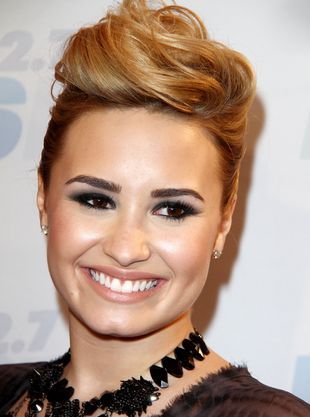 384-demi-lovato-R1