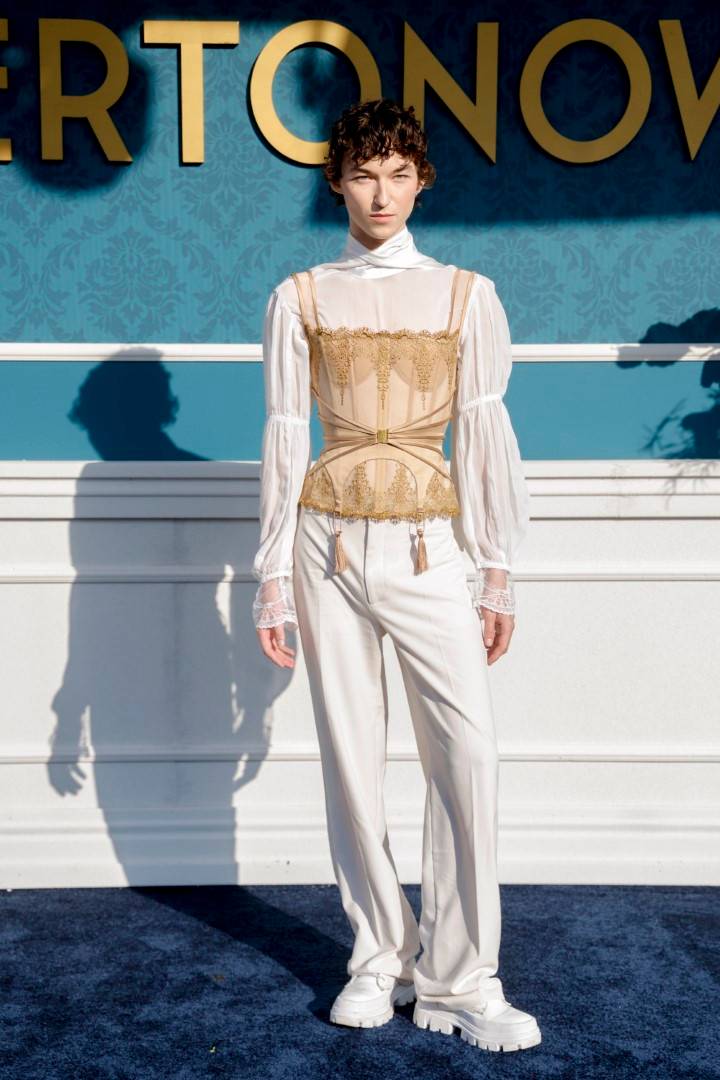 Wysyp celebrytów na polskiej premierze “Bridgertonów”: Marcin Hakiel z Dominiką, Marta Żmuda Trzebiatowska, Edyta Herbuś, Natalia Przybysz..