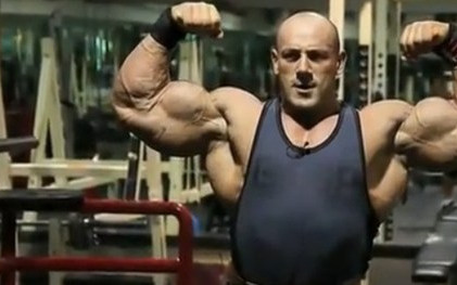 Robert Burneika – niewąski paker nową gwiazdą internetu