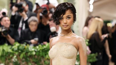 Gala MET 2024: Tyla w kreacji z piasku, Sarah Jessica Parker w stylu XVII-wiecznym…