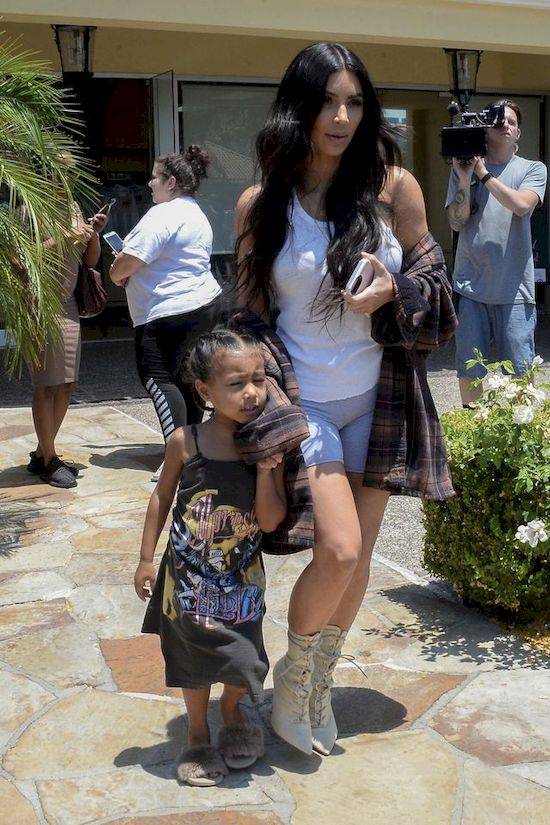 Kim Kardashian tłumaczy się ze zdjęcia z KOKAINĄ!