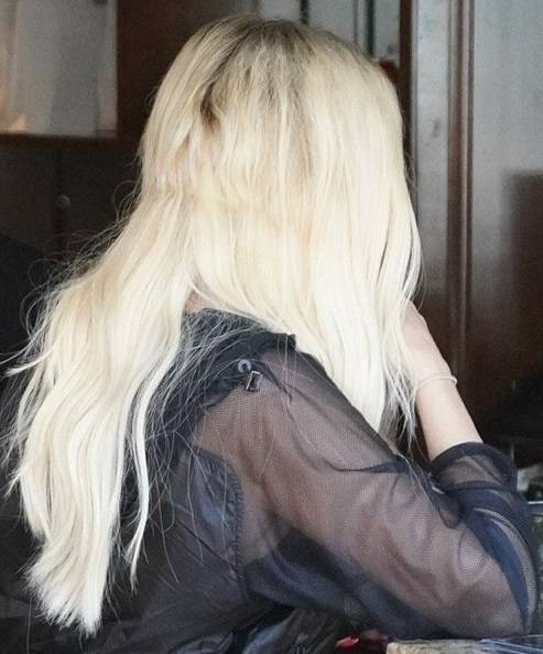 Khloe Kardashian bez makijażu i nieuczesanych włosach. Co się z nią dzieje?